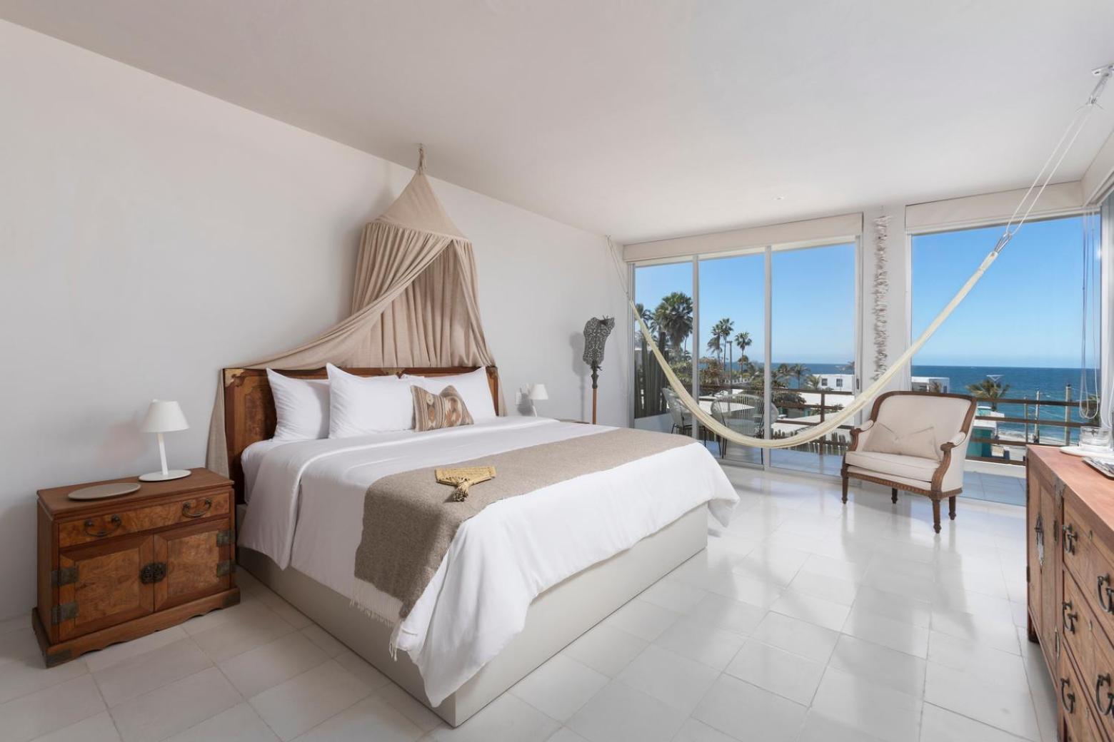 Deluxe Suite with Sea View,1538768308:JPEG
